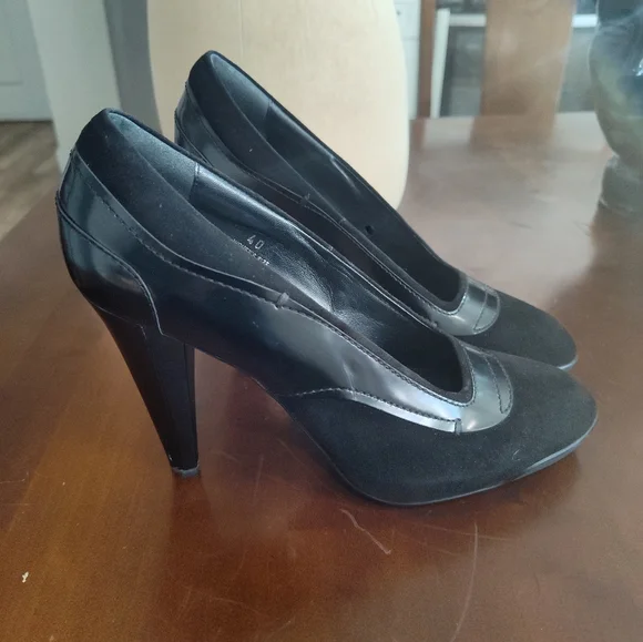 Tod's Black Leather and Suede Heels - Picture 2 of 12